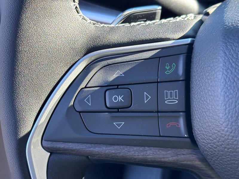 Jeep Grand Cherokee Vehicle Full-screen Gallery Image 11