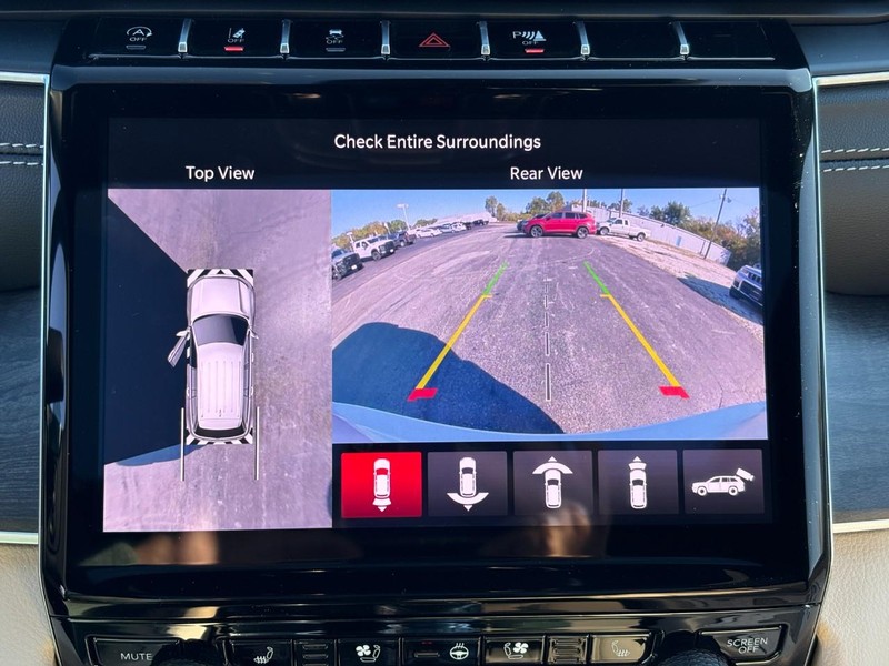 Jeep Grand Cherokee Vehicle Full-screen Gallery Image 15