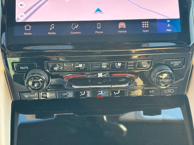 Jeep Grand Cherokee Vehicle Full-screen Gallery Image 17