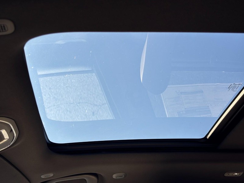 Jeep Grand Cherokee Vehicle Full-screen Gallery Image 21