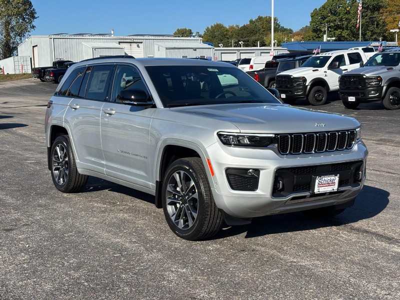 Jeep Grand Cherokee Vehicle Full-screen Gallery Image 02