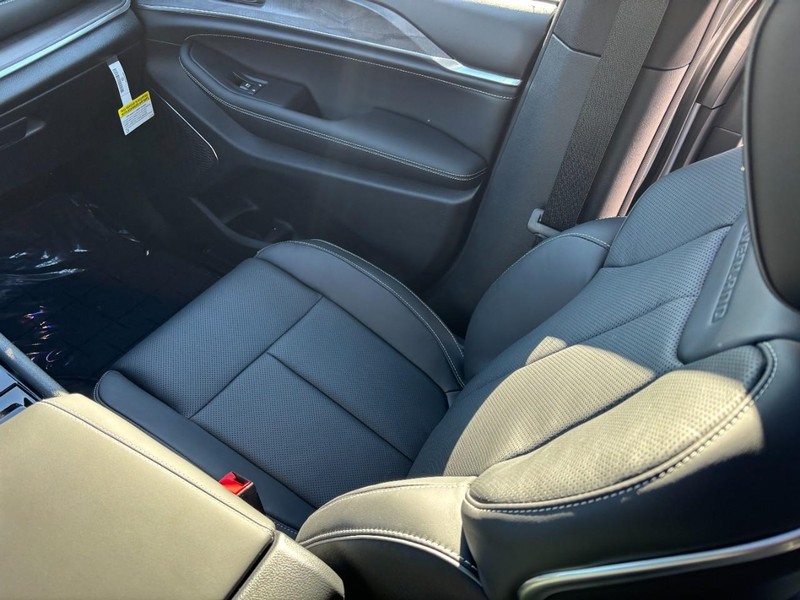 Jeep Grand Cherokee Vehicle Full-screen Gallery Image 09