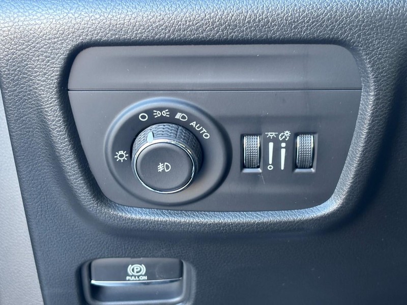 Jeep Grand Cherokee Vehicle Full-screen Gallery Image 10