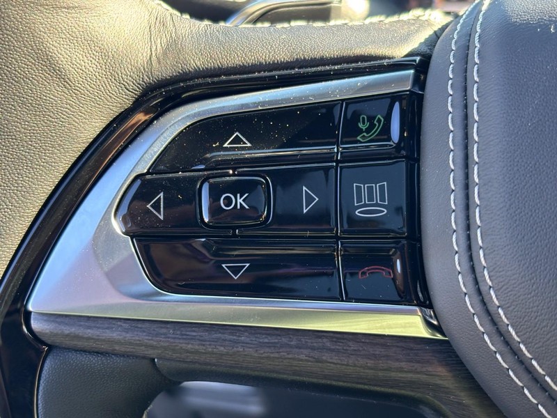 Jeep Grand Cherokee Vehicle Full-screen Gallery Image 11