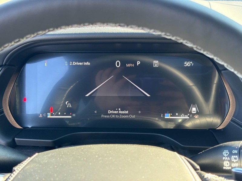 Jeep Grand Cherokee Vehicle Full-screen Gallery Image 13