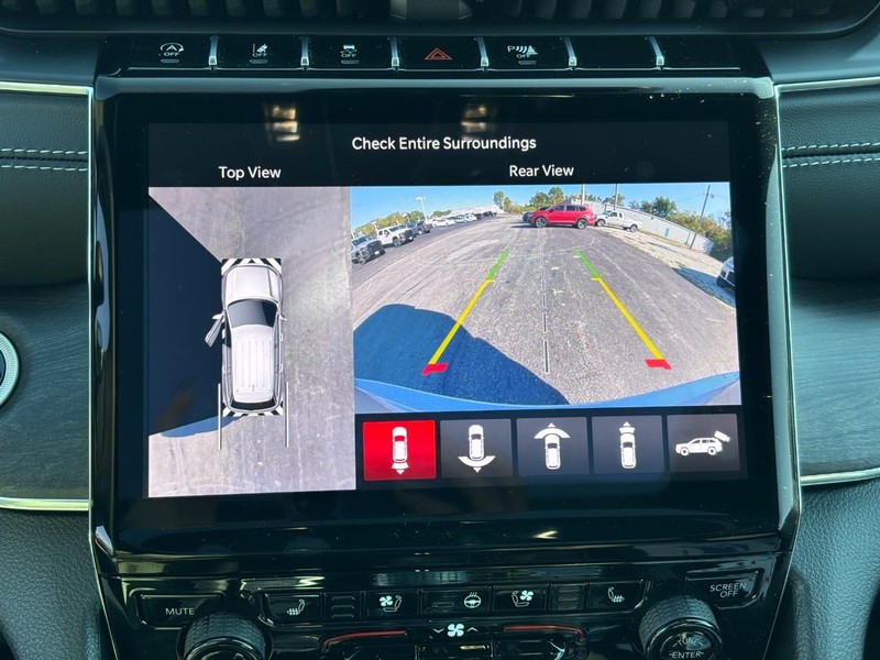 Jeep Grand Cherokee Vehicle Full-screen Gallery Image 15