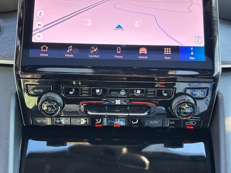 Jeep Grand Cherokee Vehicle Full-screen Gallery Image 17