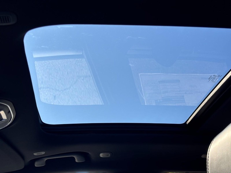 Jeep Grand Cherokee Vehicle Full-screen Gallery Image 21