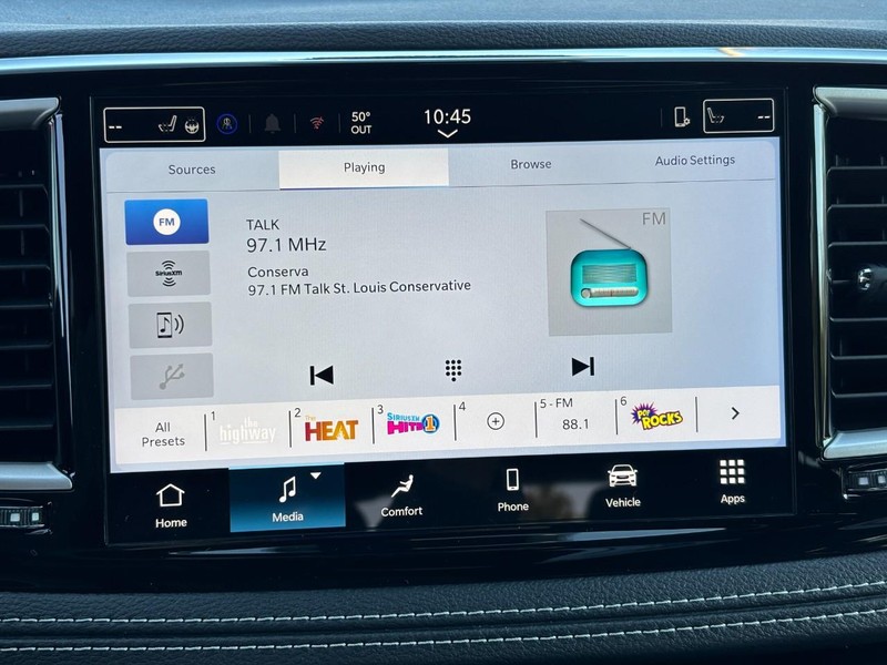 Chrysler Pacifica Vehicle Full-screen Gallery Image 16