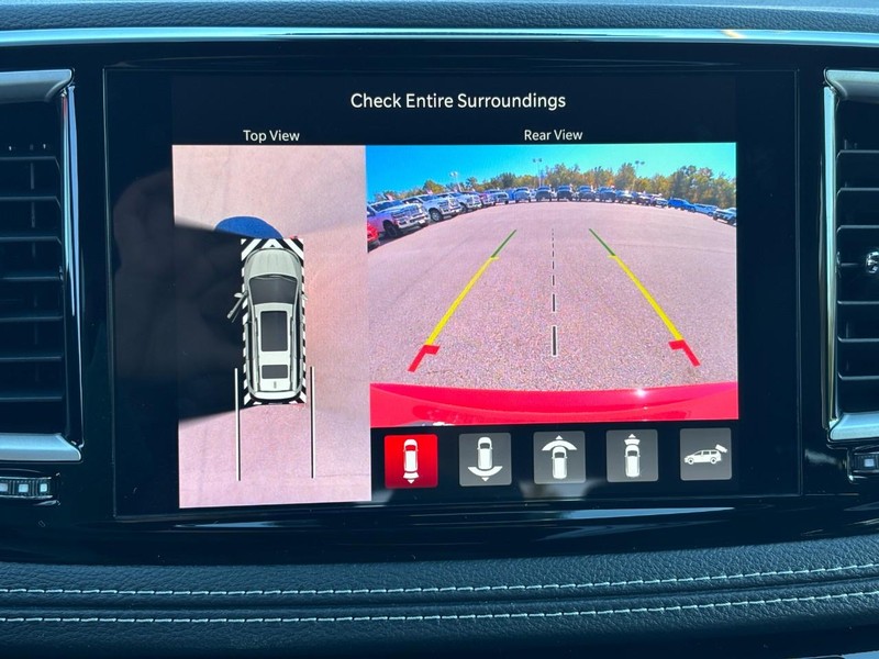 Chrysler Pacifica Vehicle Full-screen Gallery Image 17