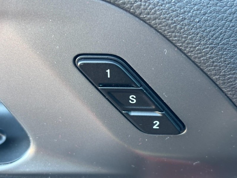 Chrysler Pacifica Vehicle Full-screen Gallery Image 20