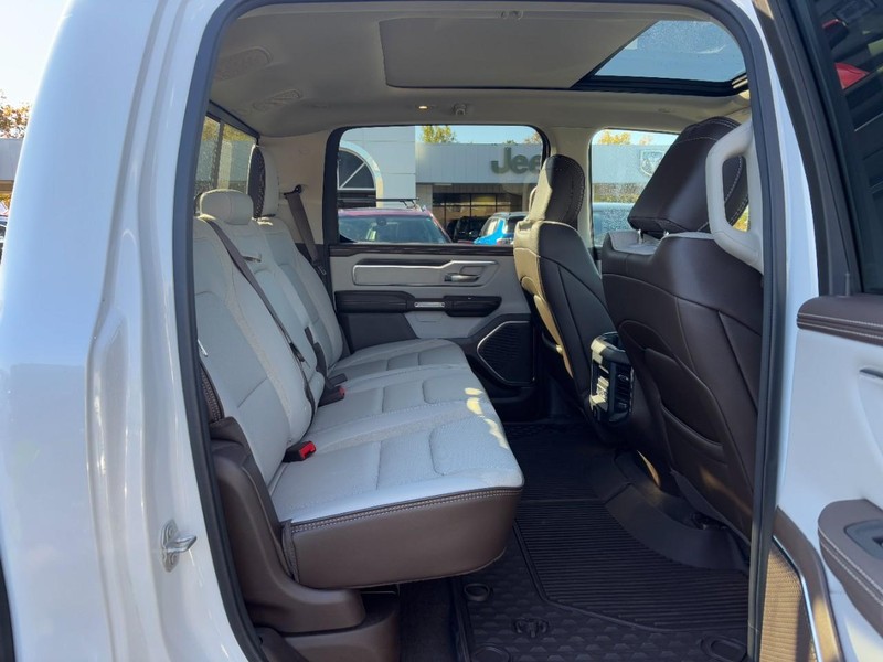 Ram 1500 Vehicle Full-screen Gallery Image 10