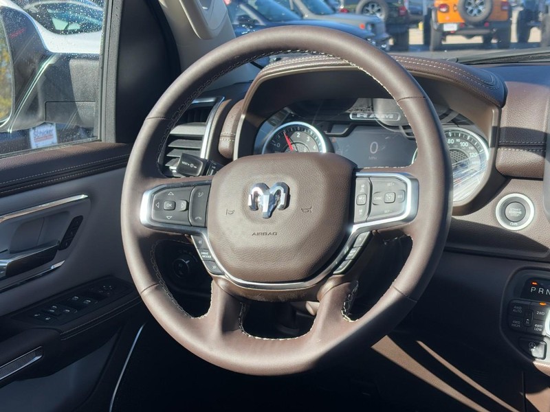 Ram 1500 Vehicle Full-screen Gallery Image 12