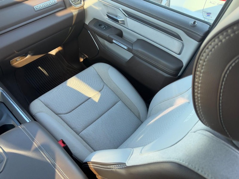 Ram 1500 Vehicle Full-screen Gallery Image 14