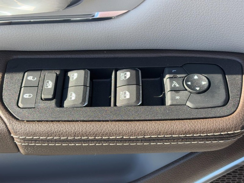 Ram 1500 Vehicle Full-screen Gallery Image 22