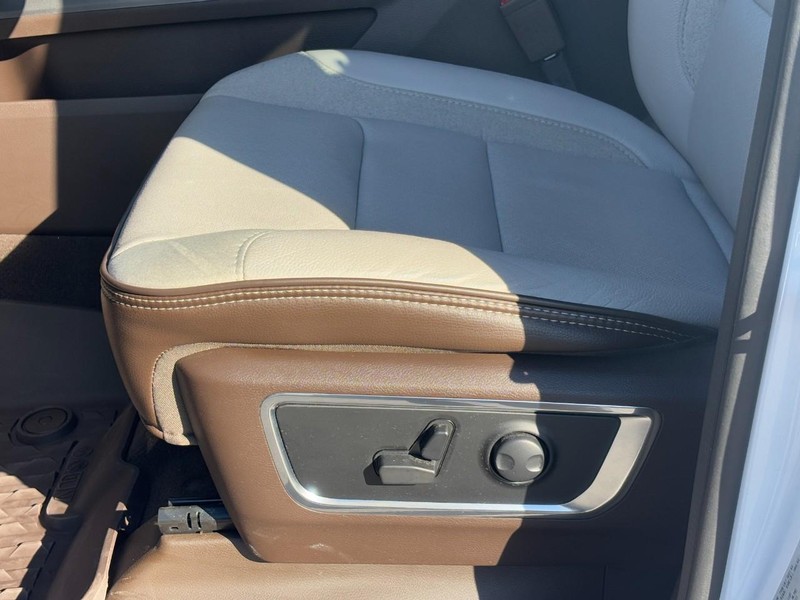 Ram 1500 Vehicle Full-screen Gallery Image 24