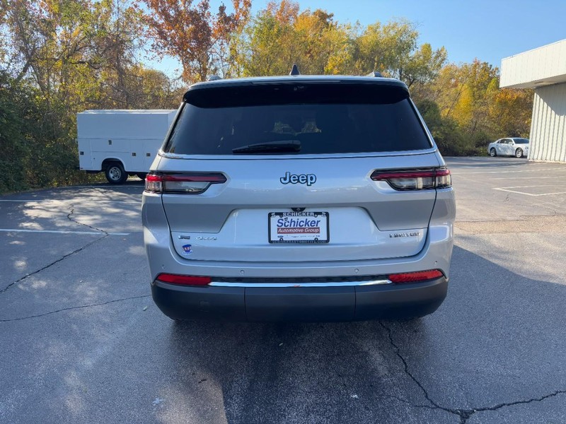 Jeep Grand Cherokee L Vehicle Full-screen Gallery Image 05