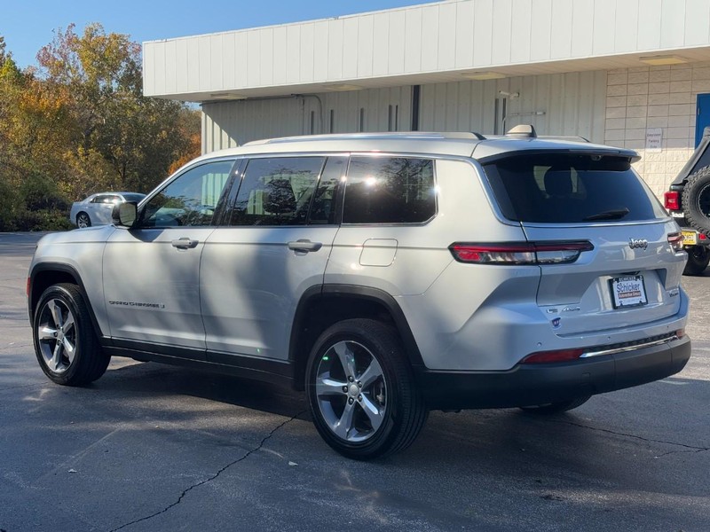 Jeep Grand Cherokee L Vehicle Full-screen Gallery Image 06