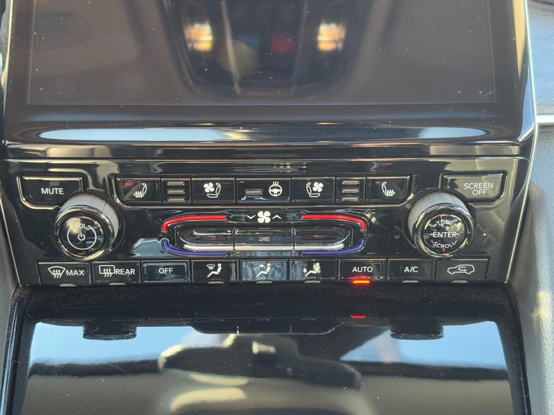 Jeep Grand Cherokee L Vehicle Full-screen Gallery Image 15