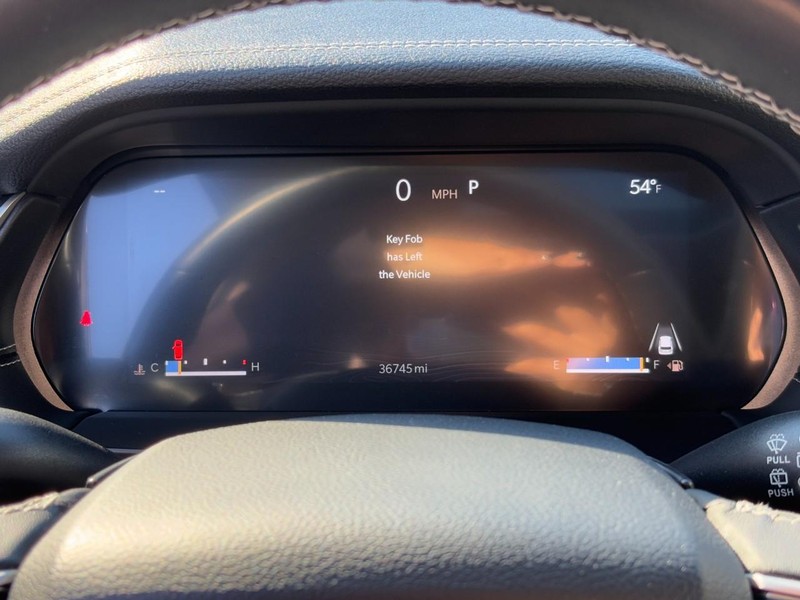 Jeep Grand Cherokee L Vehicle Full-screen Gallery Image 20