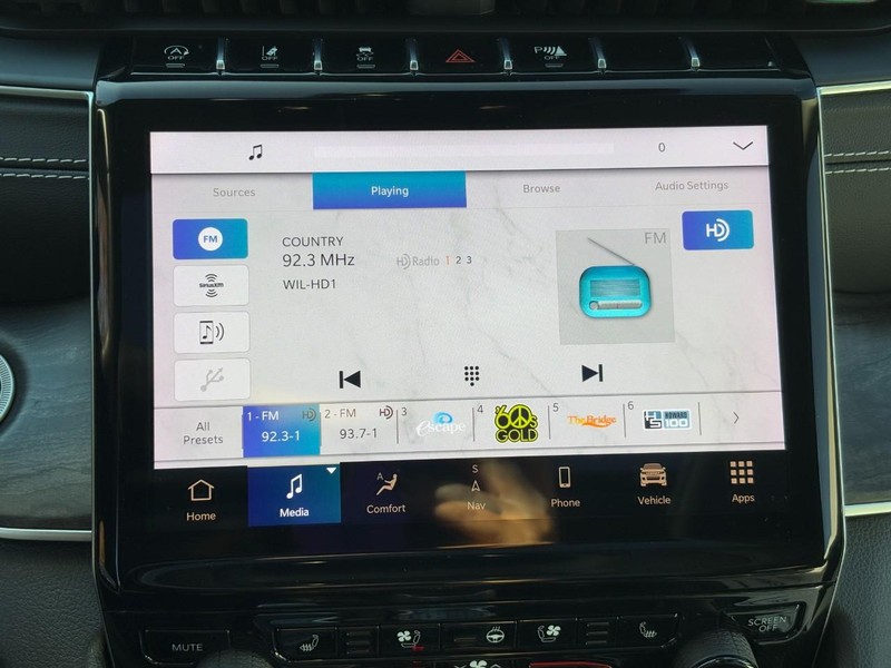 Jeep Grand Cherokee L Vehicle Full-screen Gallery Image 21