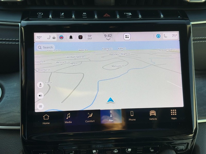 Jeep Grand Cherokee L Vehicle Full-screen Gallery Image 23