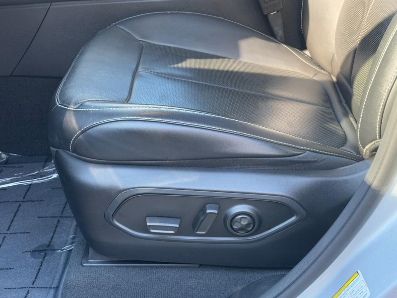 Jeep Grand Cherokee L Vehicle Full-screen Gallery Image 27