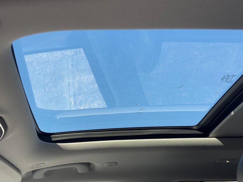 Jeep Grand Cherokee L Vehicle Full-screen Gallery Image 28