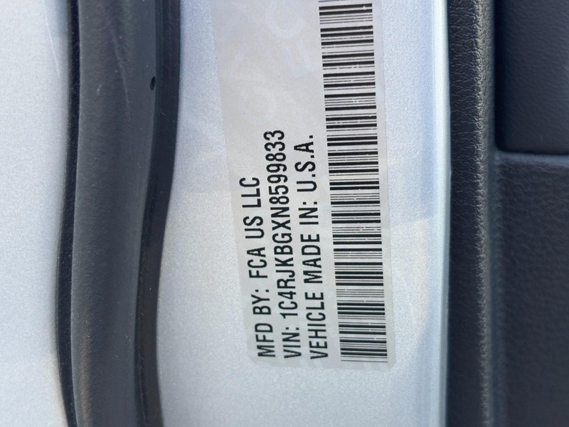 Jeep Grand Cherokee L Vehicle Full-screen Gallery Image 29