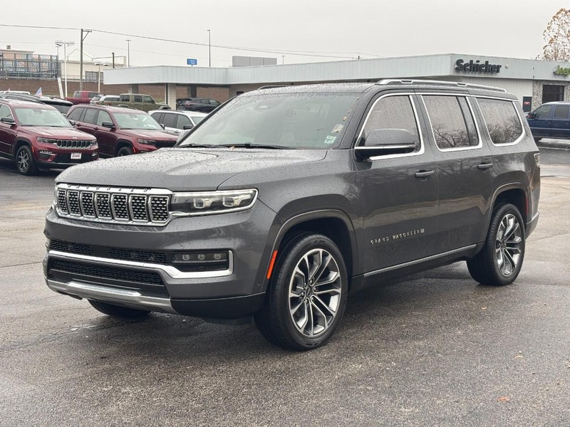 Jeep Grand Wagoneer Vehicle Full-screen Gallery Image 08