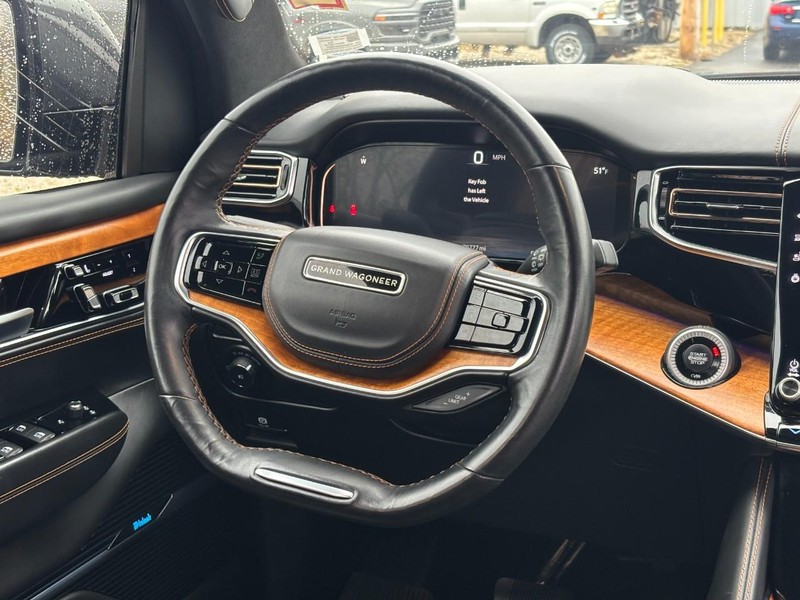 Jeep Grand Wagoneer Vehicle Full-screen Gallery Image 13