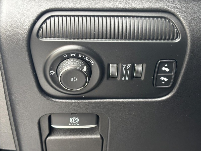 Jeep Grand Wagoneer Vehicle Full-screen Gallery Image 17