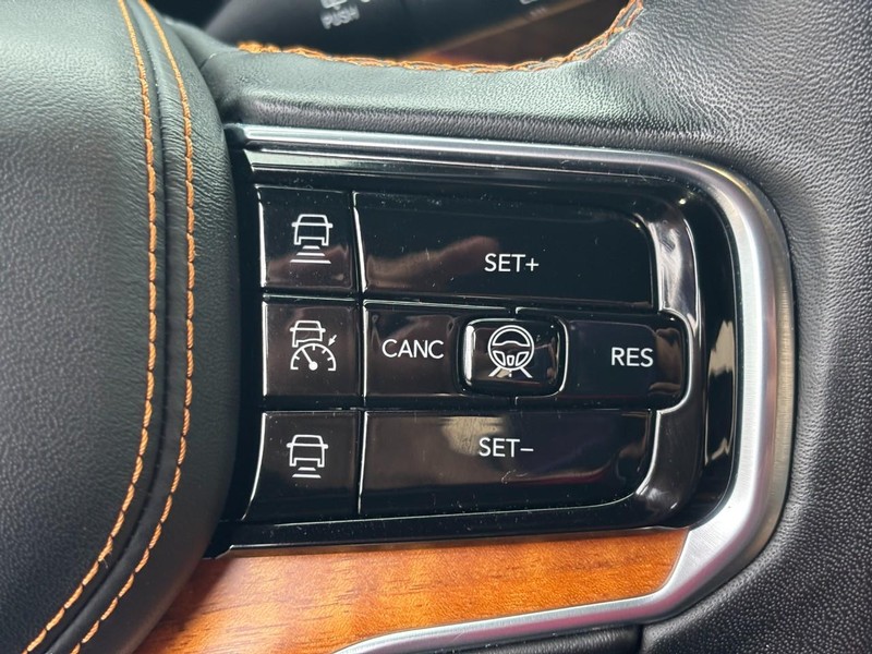 Jeep Grand Wagoneer Vehicle Full-screen Gallery Image 19