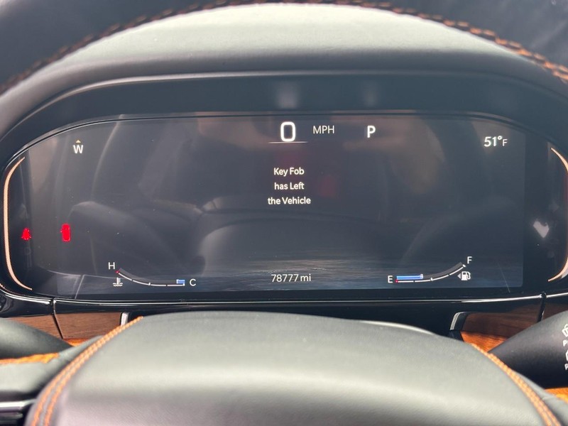 Jeep Grand Wagoneer Vehicle Full-screen Gallery Image 20