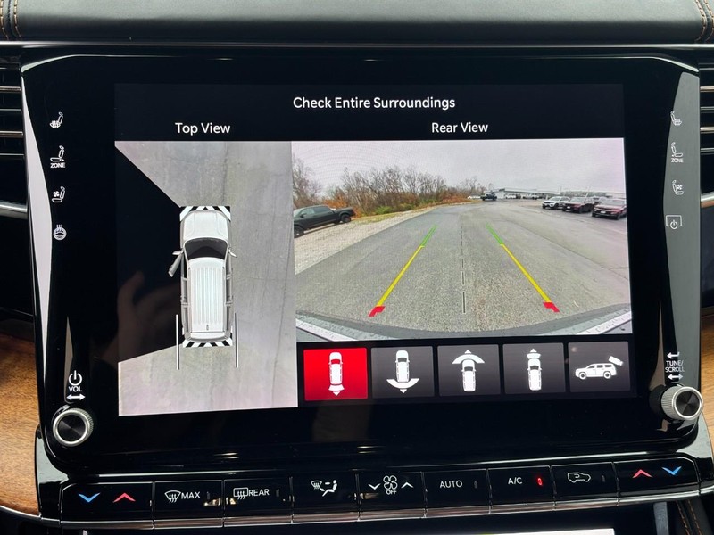 Jeep Grand Wagoneer Vehicle Full-screen Gallery Image 22