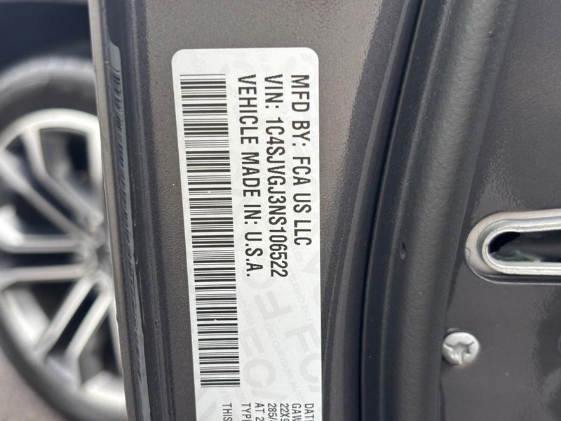 Jeep Grand Wagoneer Vehicle Full-screen Gallery Image 29