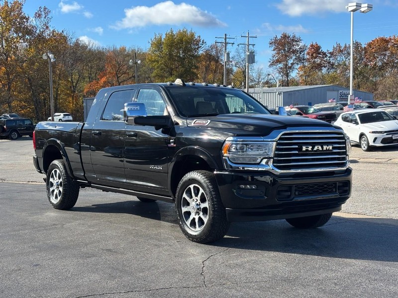 Ram 2500 Vehicle Full-screen Gallery Image 02