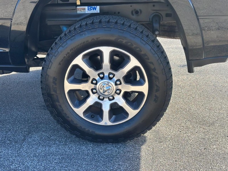 Ram 2500 Vehicle Full-screen Gallery Image 07