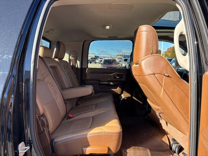 Ram 2500 Vehicle Full-screen Gallery Image 10