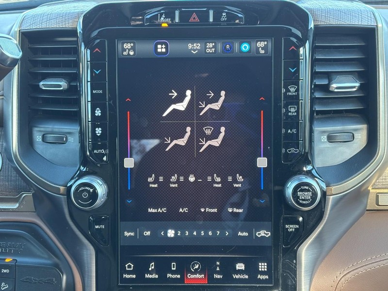 Ram 2500 Vehicle Full-screen Gallery Image 13