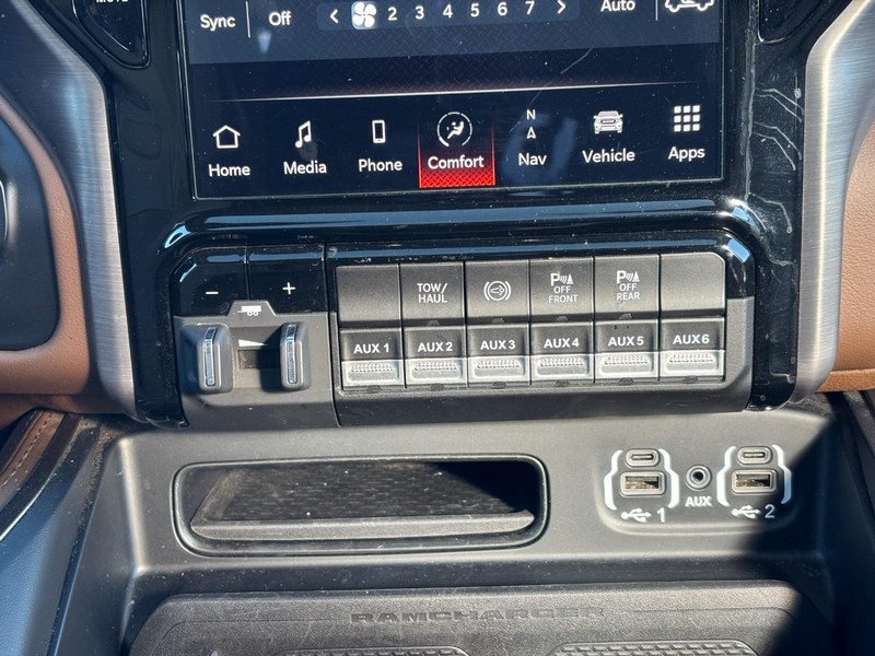 Ram 2500 Vehicle Full-screen Gallery Image 14