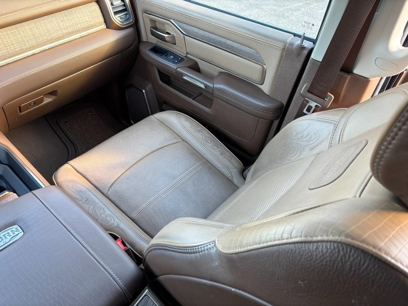 Ram 2500 Vehicle Full-screen Gallery Image 15