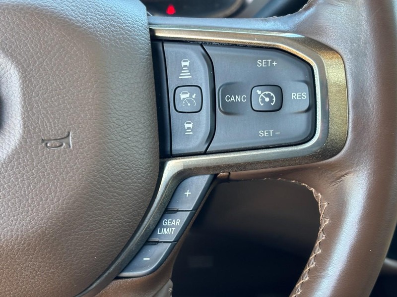 Ram 2500 Vehicle Full-screen Gallery Image 18