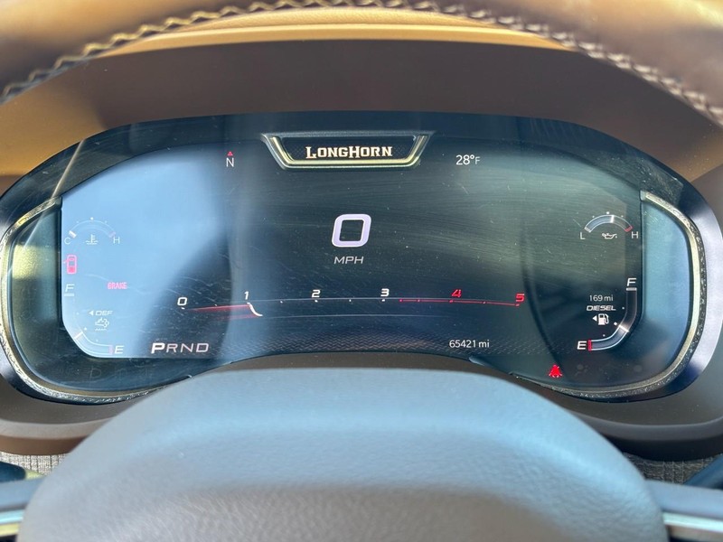 Ram 2500 Vehicle Full-screen Gallery Image 19