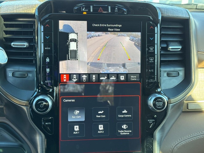 Ram 2500 Vehicle Full-screen Gallery Image 21