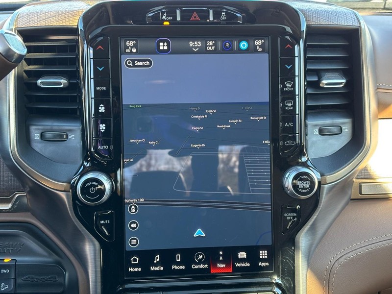 Ram 2500 Vehicle Full-screen Gallery Image 22