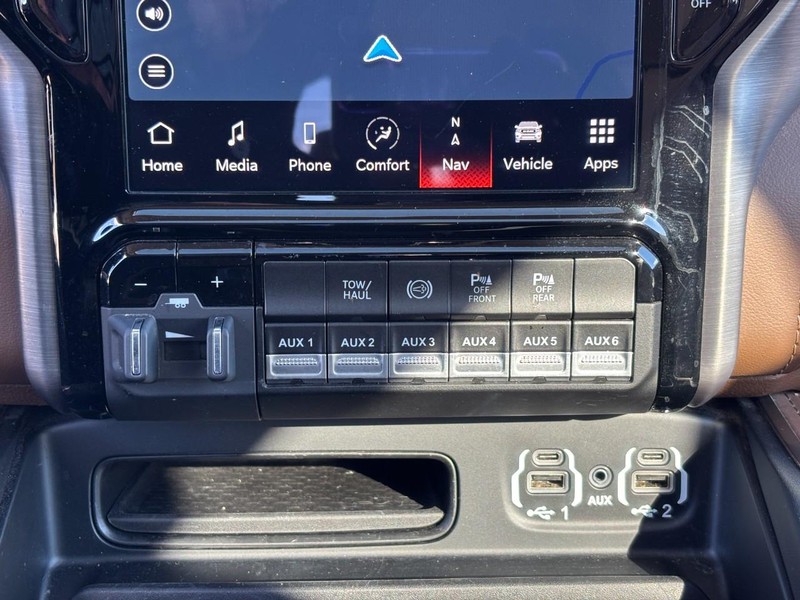 Ram 2500 Vehicle Full-screen Gallery Image 23