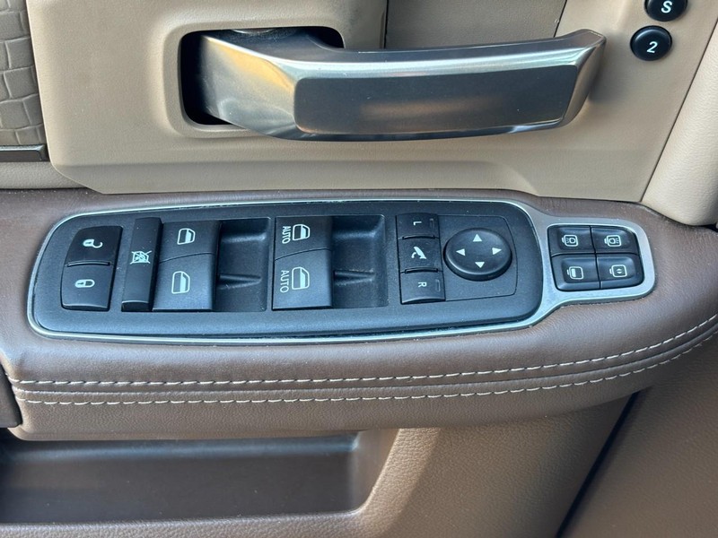 Ram 2500 Vehicle Full-screen Gallery Image 24