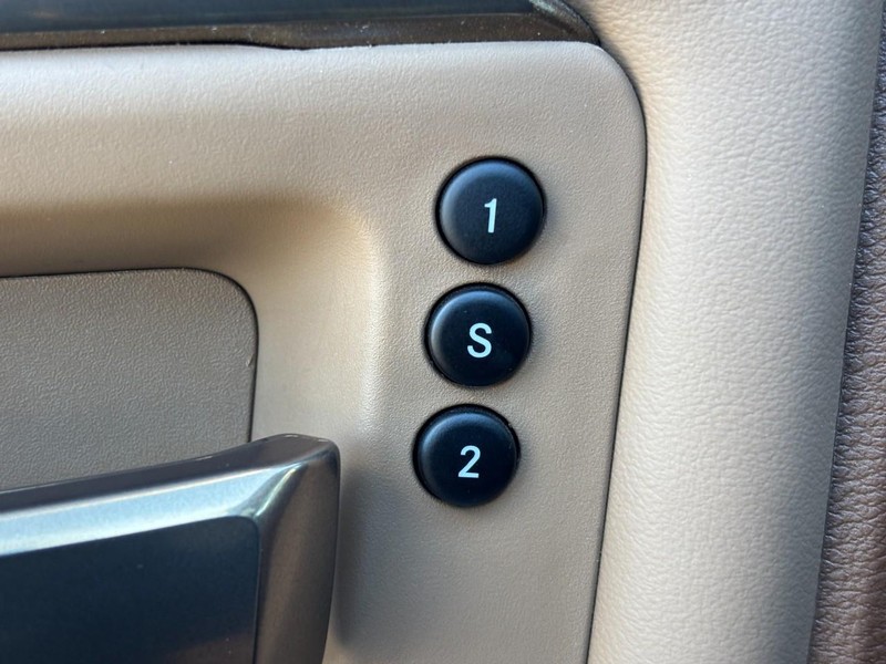 Ram 2500 Vehicle Full-screen Gallery Image 25