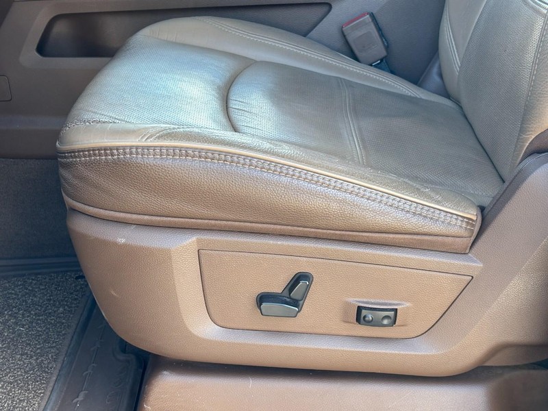 Ram 2500 Vehicle Full-screen Gallery Image 26